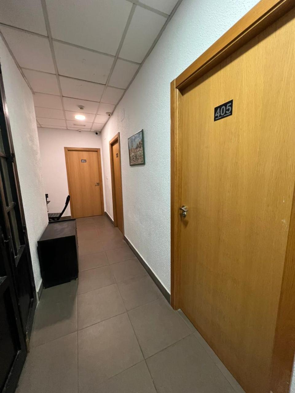 Hostal Milan Alicante Exterior foto A typical corridor in the 4th floor of the main building
