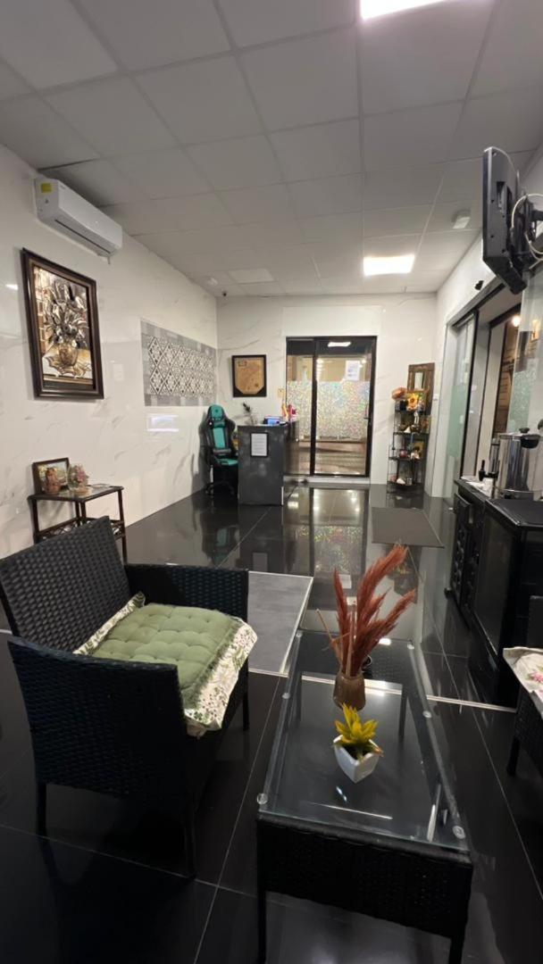 Hostal Milan Alicante Exterior foto A dental practice in India