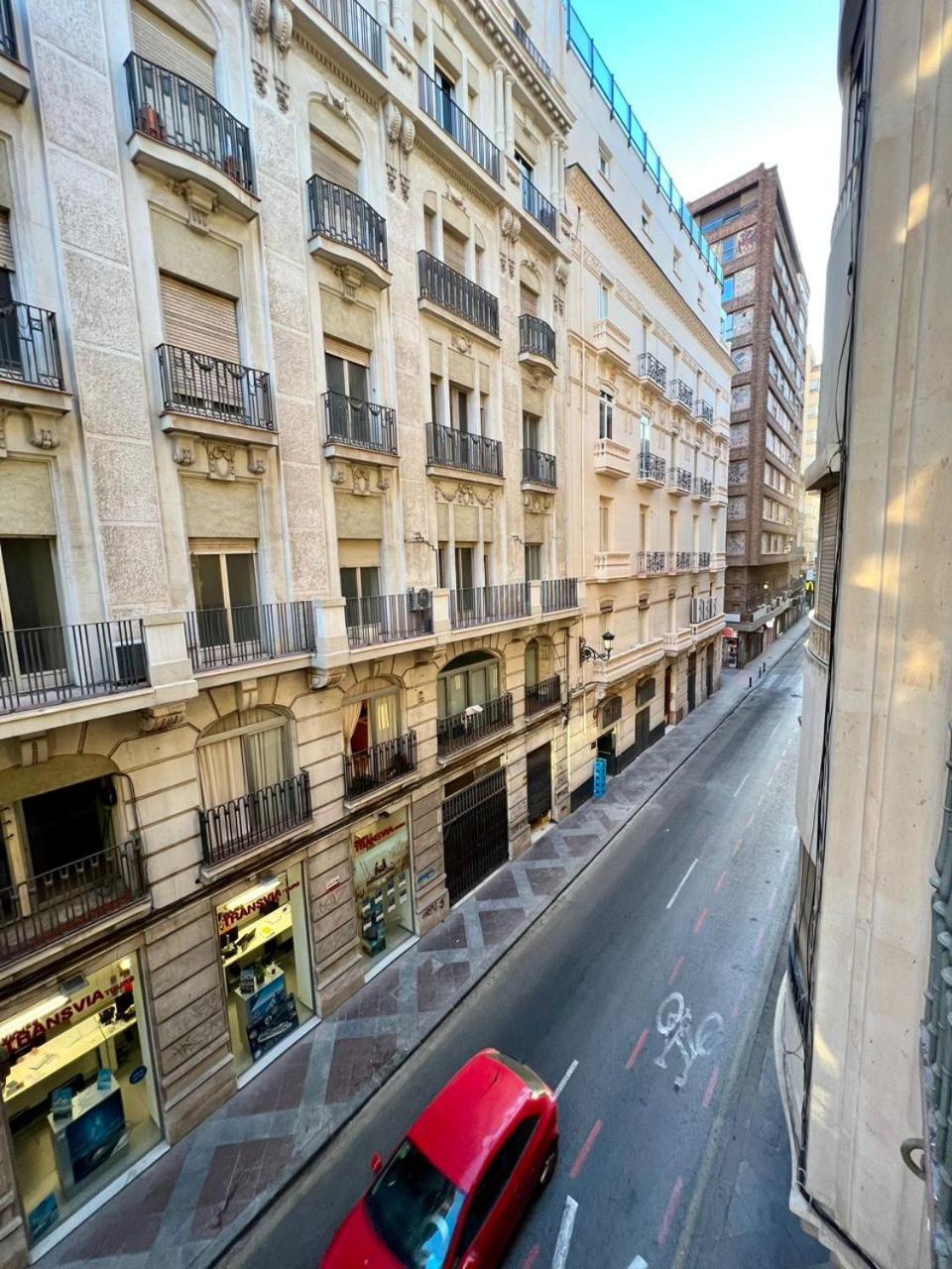 Hostal Milan Alicante Exterior foto The building's facade