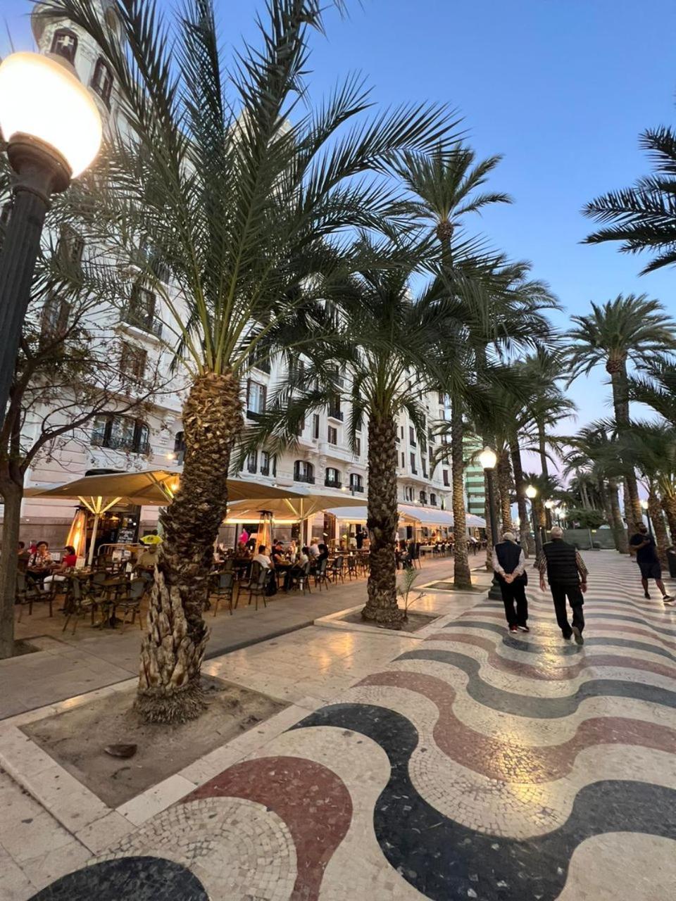 Hostal Milan Alicante Exterior foto The Avenue des États-Unis